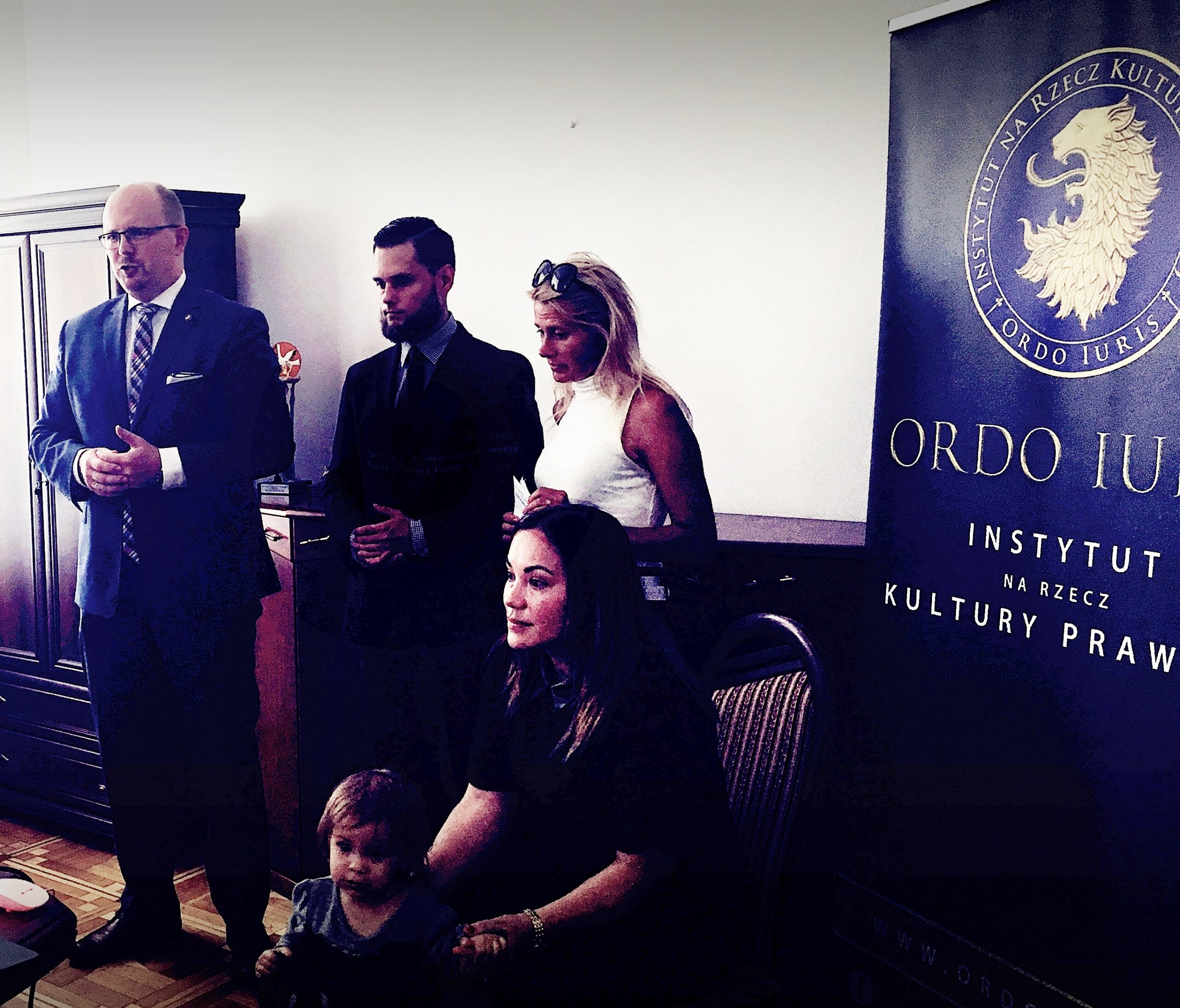 Polskie dzieci odbierane rodzicom. Bezduszny proceder w Norwegii – konferencja prasowa