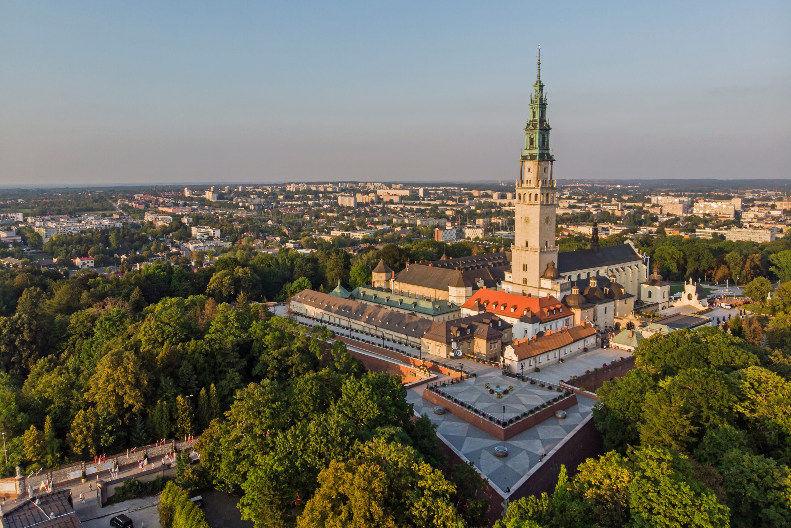 Łukasz Bernaciński: Donald Tusk obiecuje łamać Konstytucję po wyborach?