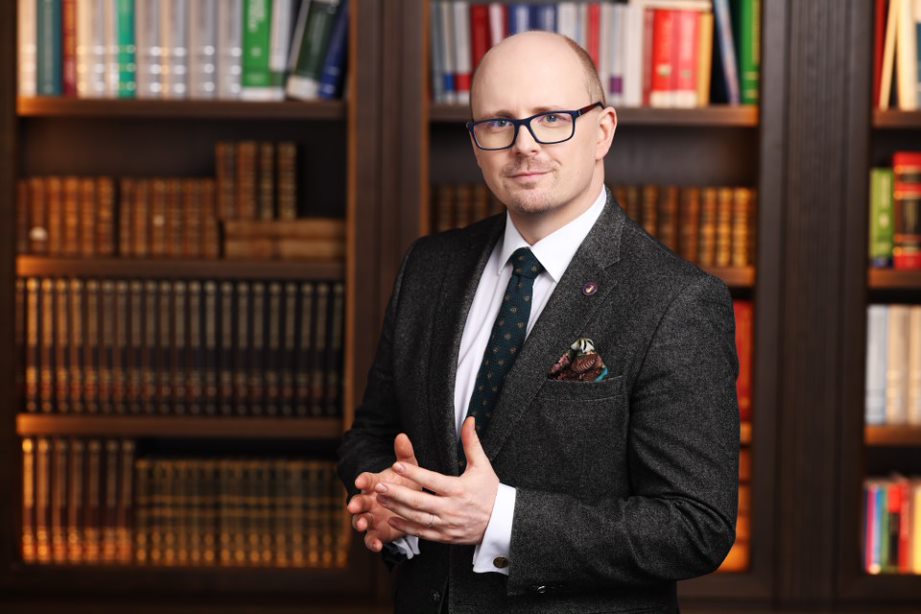 Tęczowe toalety zamiast wysokiego poziomu nauczania