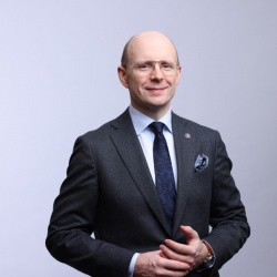 Jerzy Kwaśniewski: Rząd Tuska i UE wprowadzają do Polski setki tysięcy migrantów 