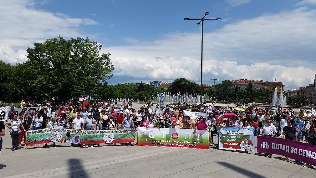 Bulgarians in defence of family. International support for the petition