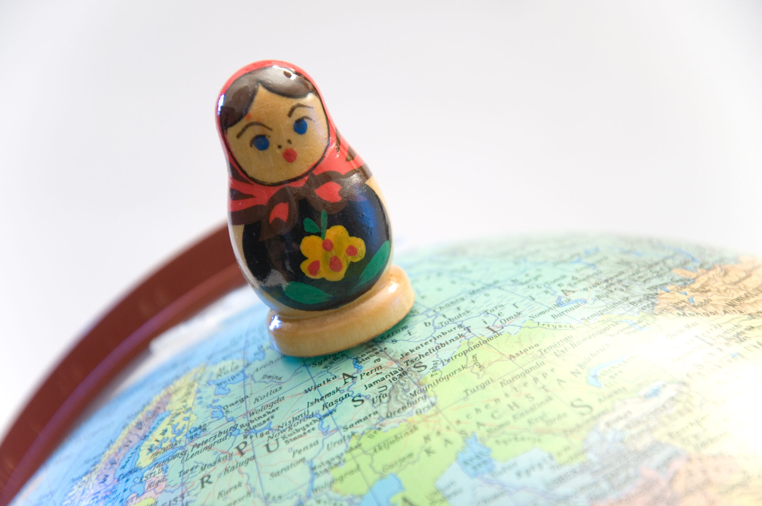 How to make up connections that will transform you into a Russian agent: narratives for destroying the Right