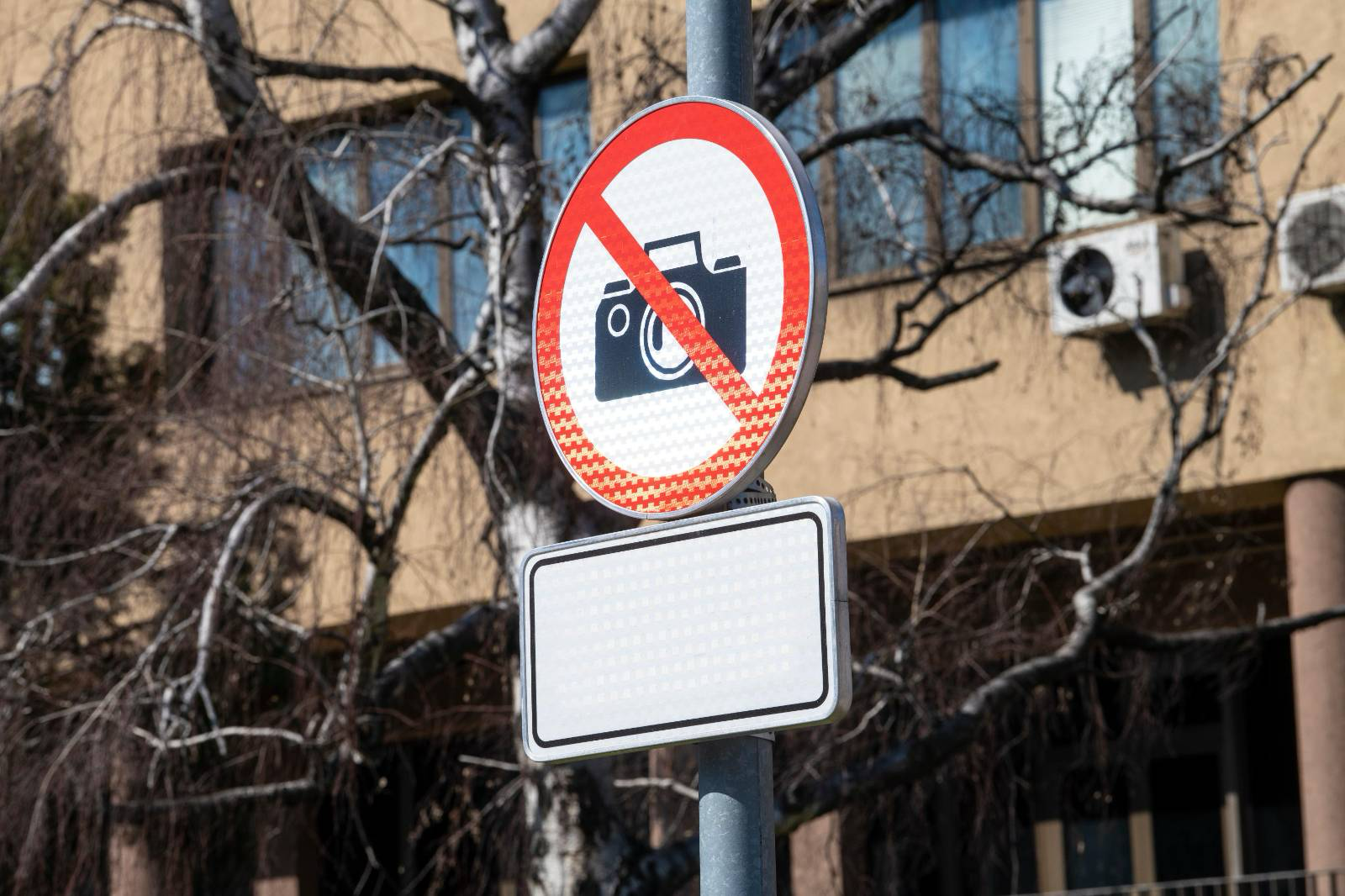 25 tys. zł grzywny za używanie kamer samochodowych. Skutek uboczny obowiązujących od dziś przepisów